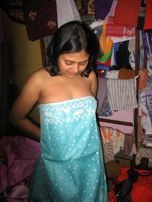 Abitha Aunty_89.jpg Cute Abitha Aunty Saree Candid Panties and Nudes